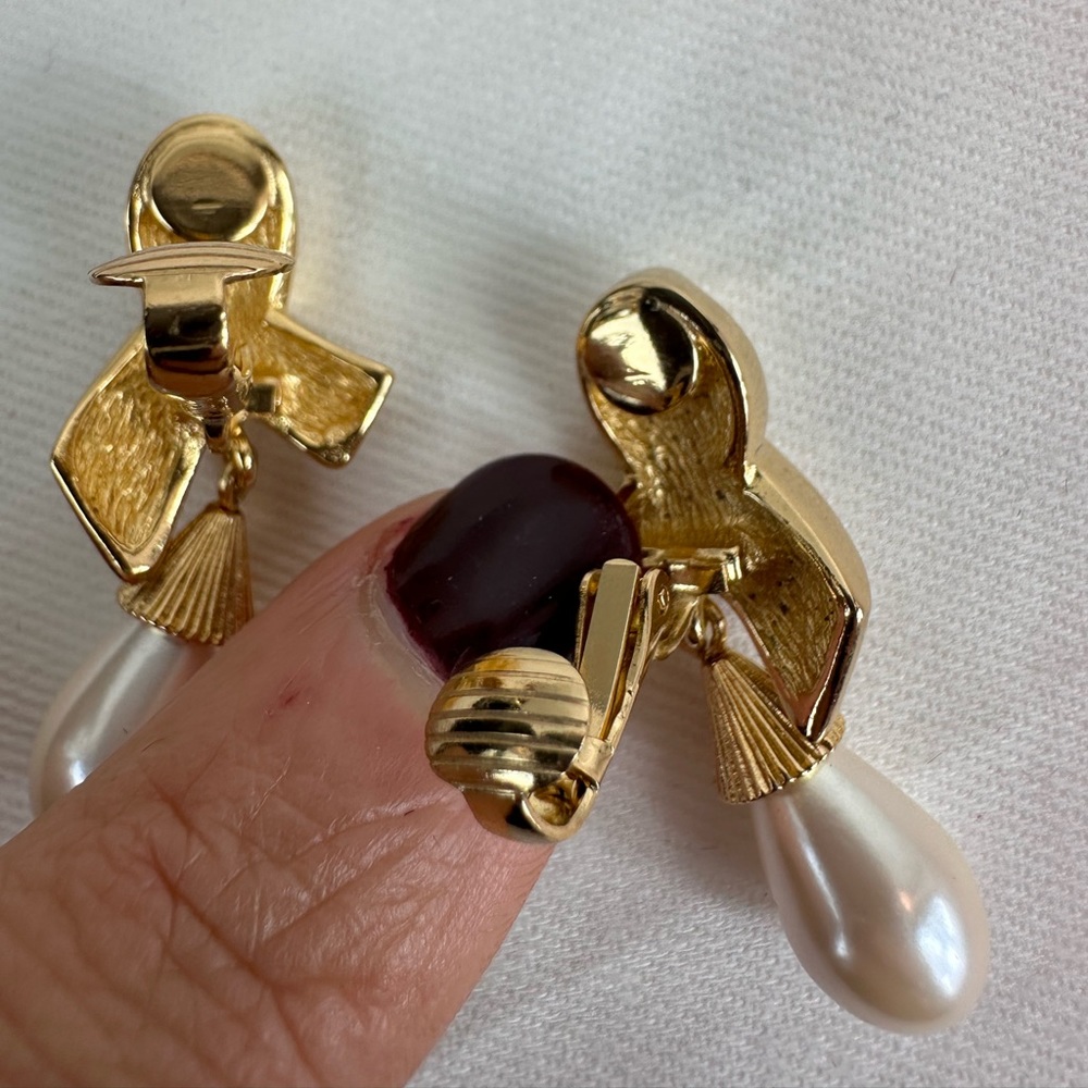 EA1 Vintage Christian Dior bow-tied teardrop earrings - Picture 9 of 13